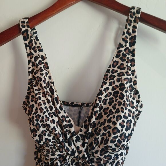 Shape & Style Aqua Green Shaping Swimsuit Size 6 Leopard Print Ruched One Piece - Picture 5 of 12